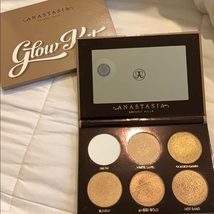Anastasia Beverly Hills Makeup - Anastasia Glow kit Anastasia Beverly Hills Makeup - Anastasia Glow kit